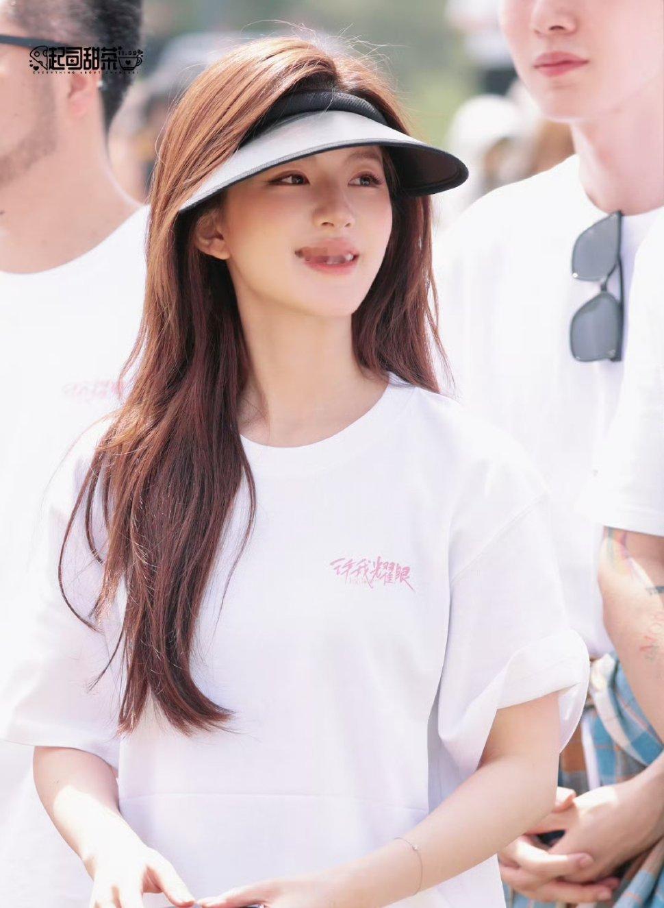 #赵露思陈伟霆身高差#赵露思陈伟霆许我耀眼今日开机，两人状态真不错，身高差不禁让