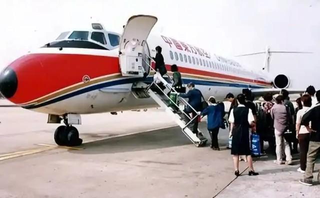 1989年12月，一架中国客机突遭4架韩空军战斗机包围和粗暴驱赶！燃油耗尽的客机