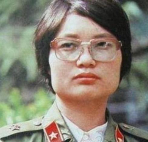 1986年，23岁女医护 刘亚玲 以回家探亲为由，向医院请假，谁知她居然偷偷溜到