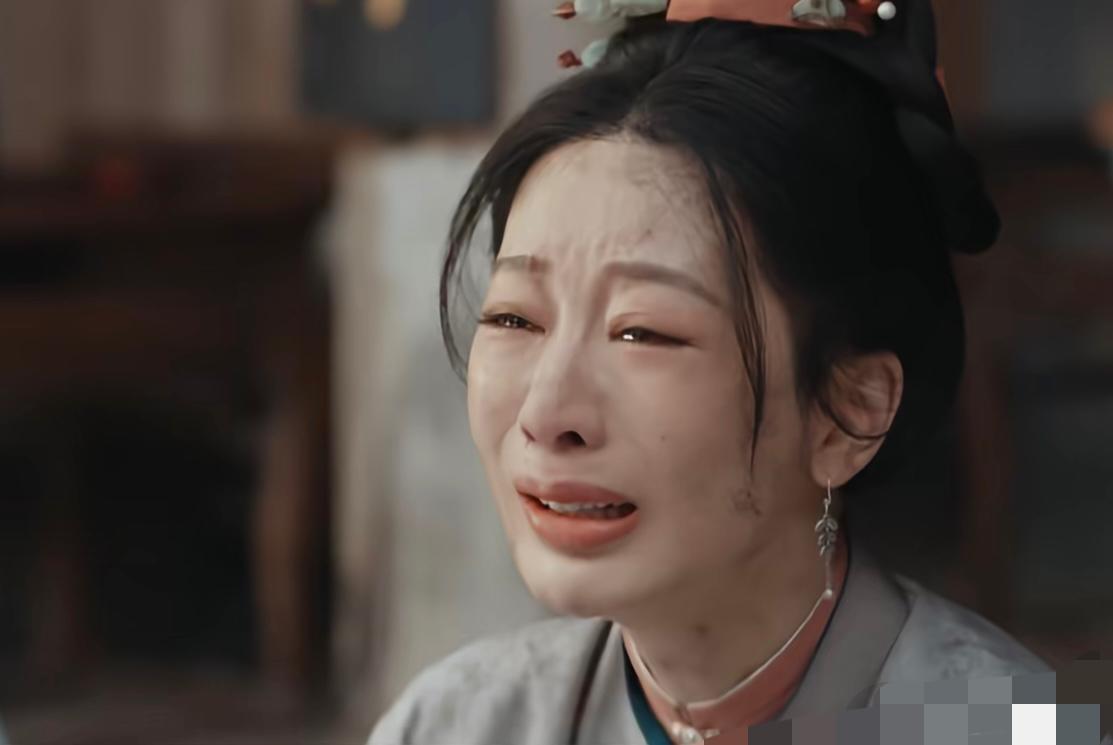 说实话，杨紫哭戏感染力还是很强的，就是脸有点僵硬。现在杨紫在娱乐圈中，处于一个比