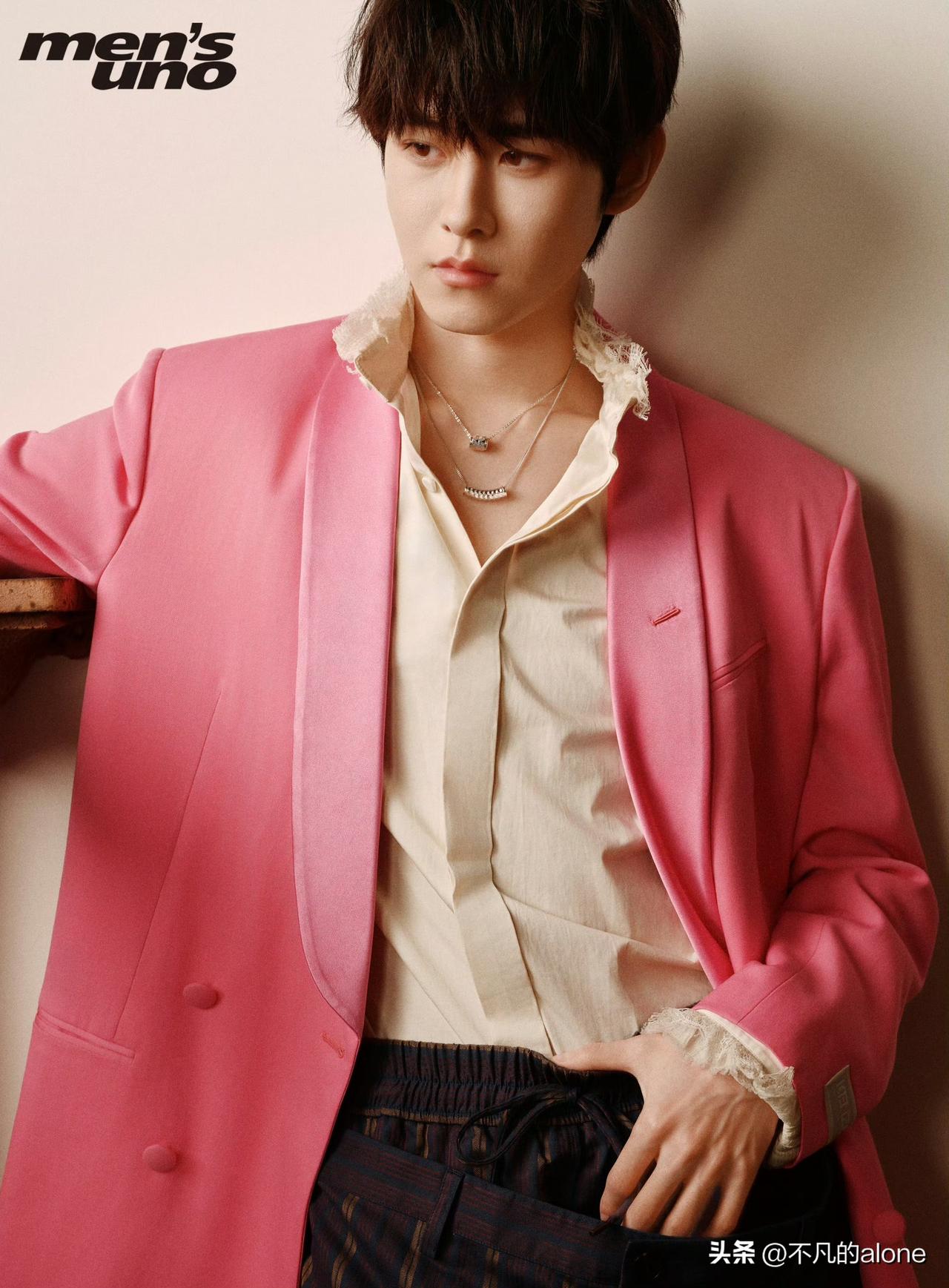 3月20日，田嘉瑞登上时尚杂志风度3月刊封面。

田嘉瑞是郭敬明力捧的艺人之一，