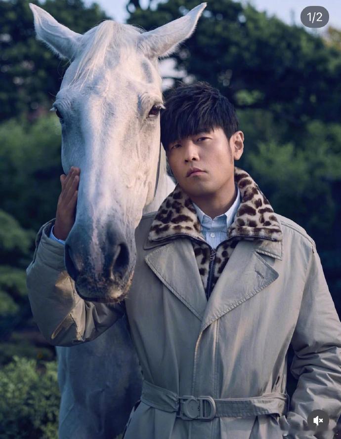 周杰伦说新专辑再一首就轻松了周杰伦说创作歌手不是唱完就没事了 24日晚，周杰伦发