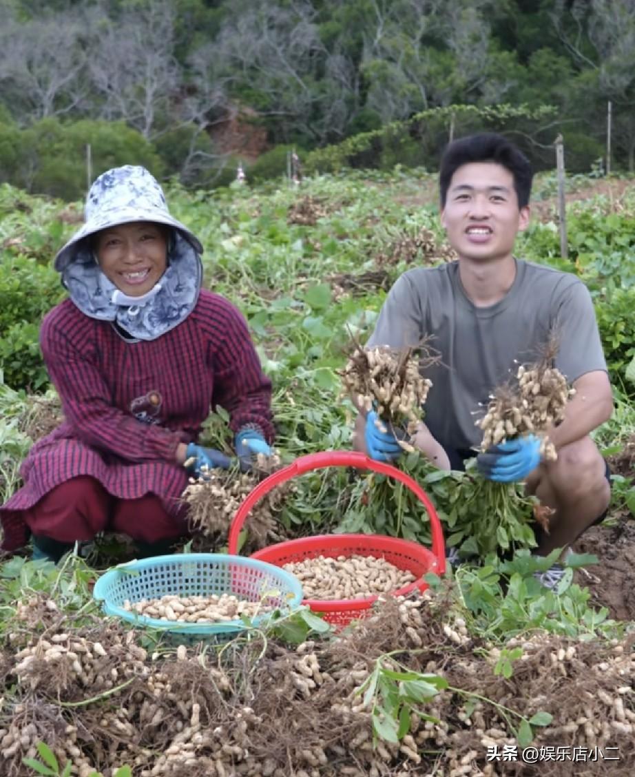谢浩男一个评论回应了刘海军单干的质疑，兄弟俩没有反目成仇。
这次谢浩男陪着许健华
