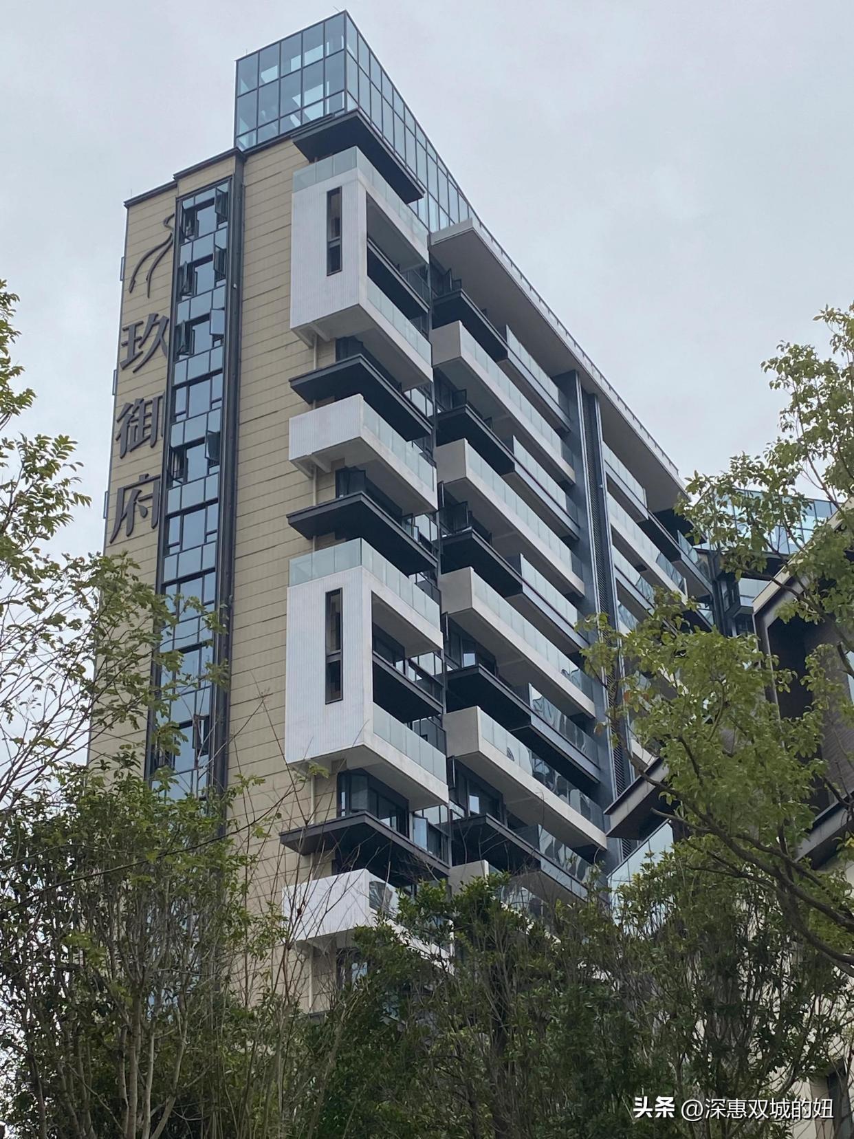 第一次听说曾比锦绣壹号还贵的房子。
还是在惠州大亚湾哦。今天听一个友友说惠州大亚