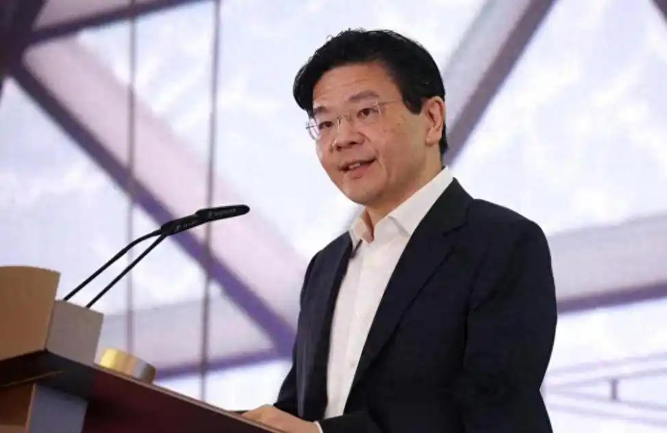 说出来你可能都不敢相信！就在三个月前，新加坡还在网上跟中国网友争得脸红脖子粗，一