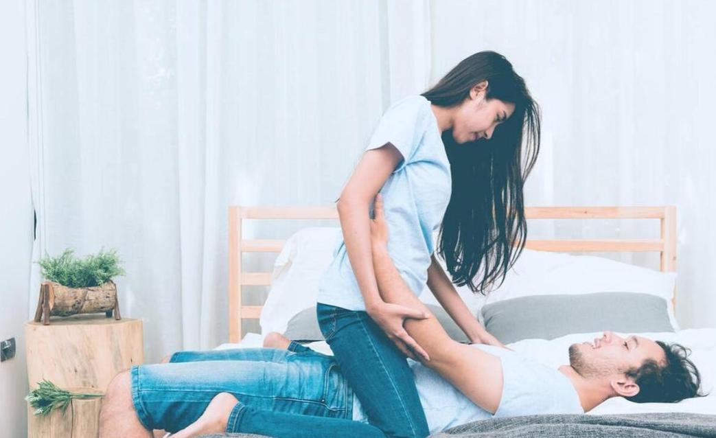 绝经后的“夫妻生活”，可能会有3大困扰，别不好意思
 
当女性进入绝经阶段，身体