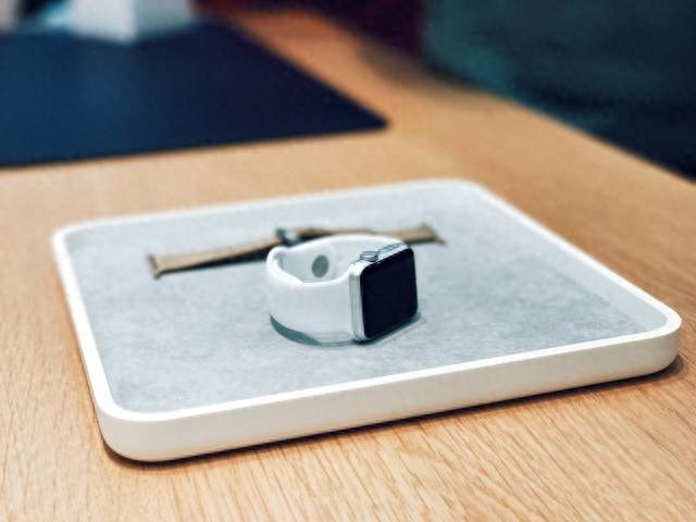 苹果一口气甩12款“果家”新品！HomeView登场：Siri AI接管全屋