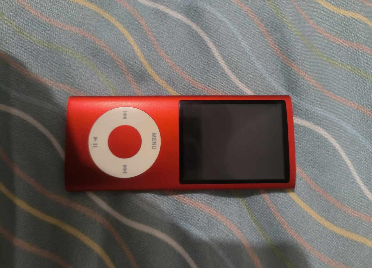 这个有人要么
ipodnano5？好像不太清楚一直在家放着。充电器也还有正常开机