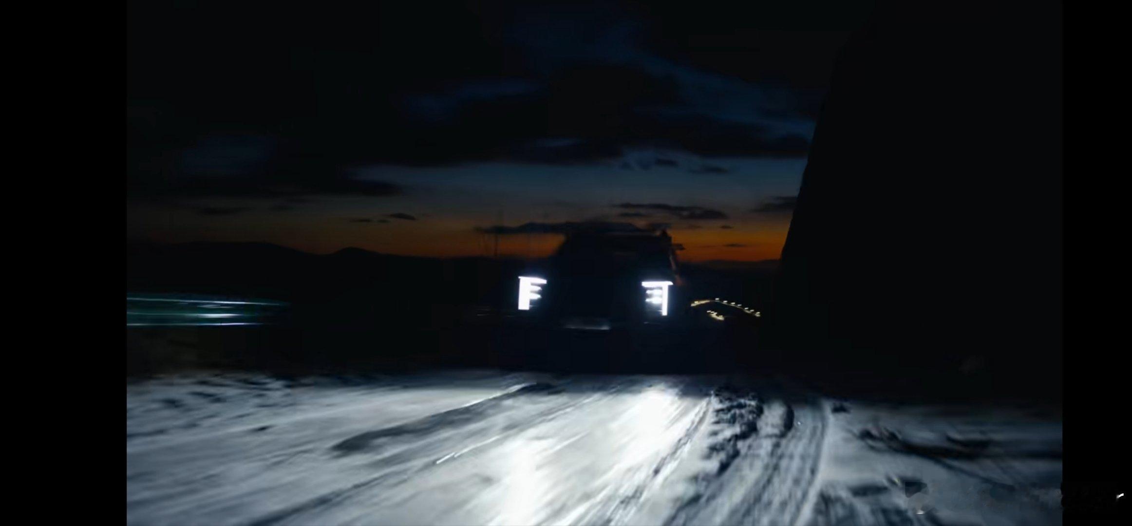 硬核老司机拖着房子爬雪山  李益斌驾驶星际X拖着房子爬雪山，这简直就是一场越野盛