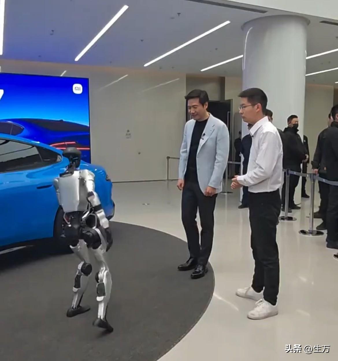 王兴兴也来了，这就是今天晚上新一代小米SU7的现场！

发布会之前，雷军和王兴兴