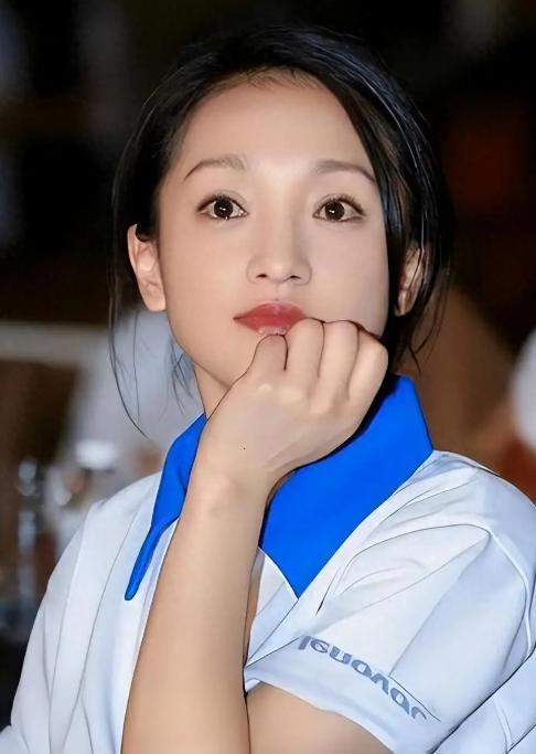 2014年，周迅与高圣远在公开恋情仅仅70天后就闪婚，消息一出震惊了整个娱乐圈。