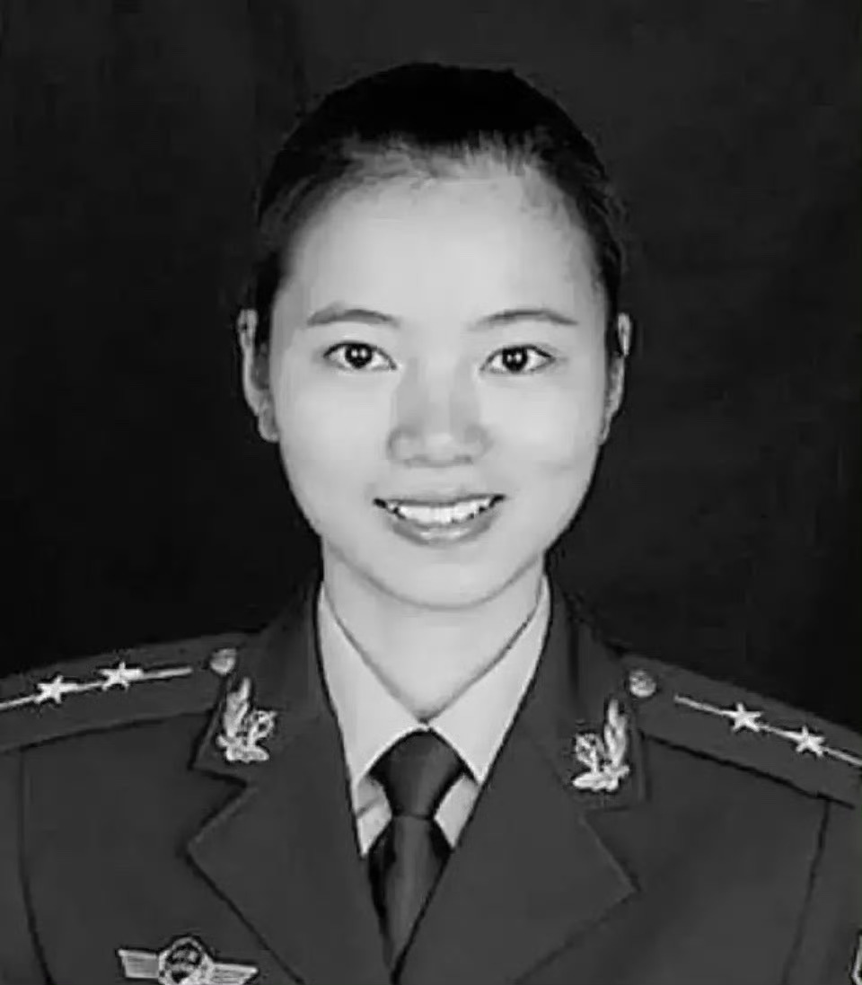 如果刷到，恳请您停留一秒致敬武警巾帼英雄朱玲烈士油罐车突发故障，为保护群众，避免
