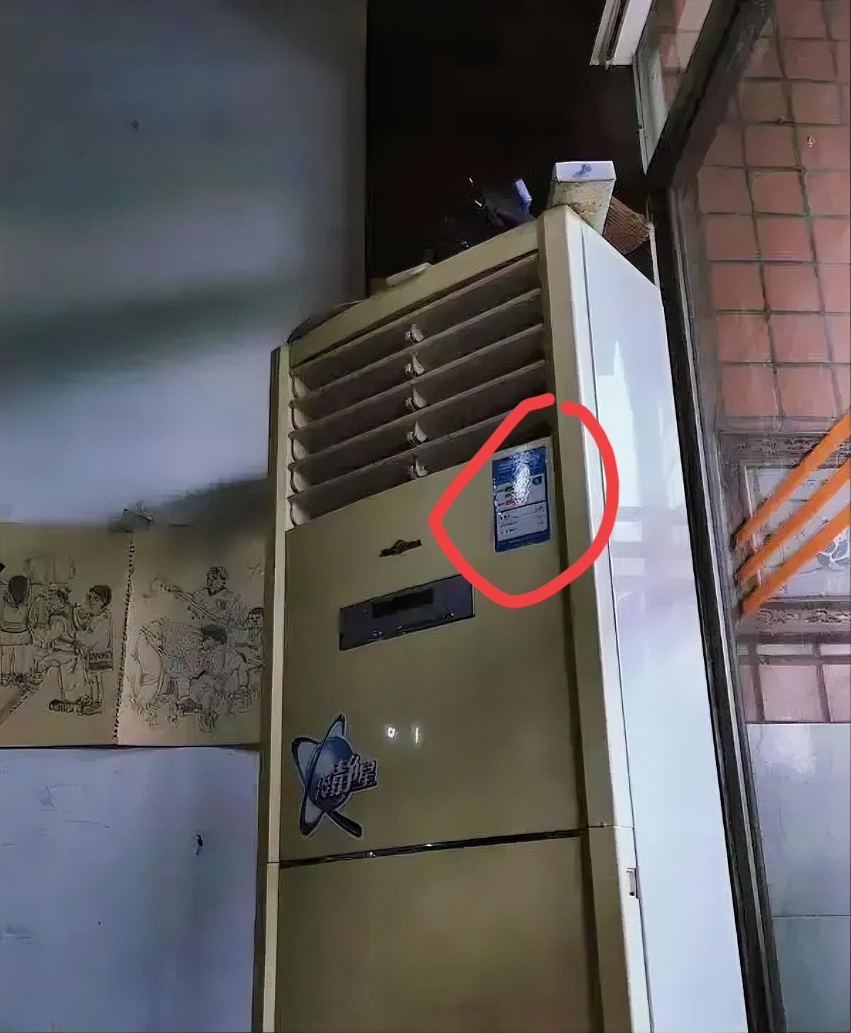 铜价飙到九千美元那天，我把家里那台2009年的老格力拆成零件。铜管一上秤，7.3