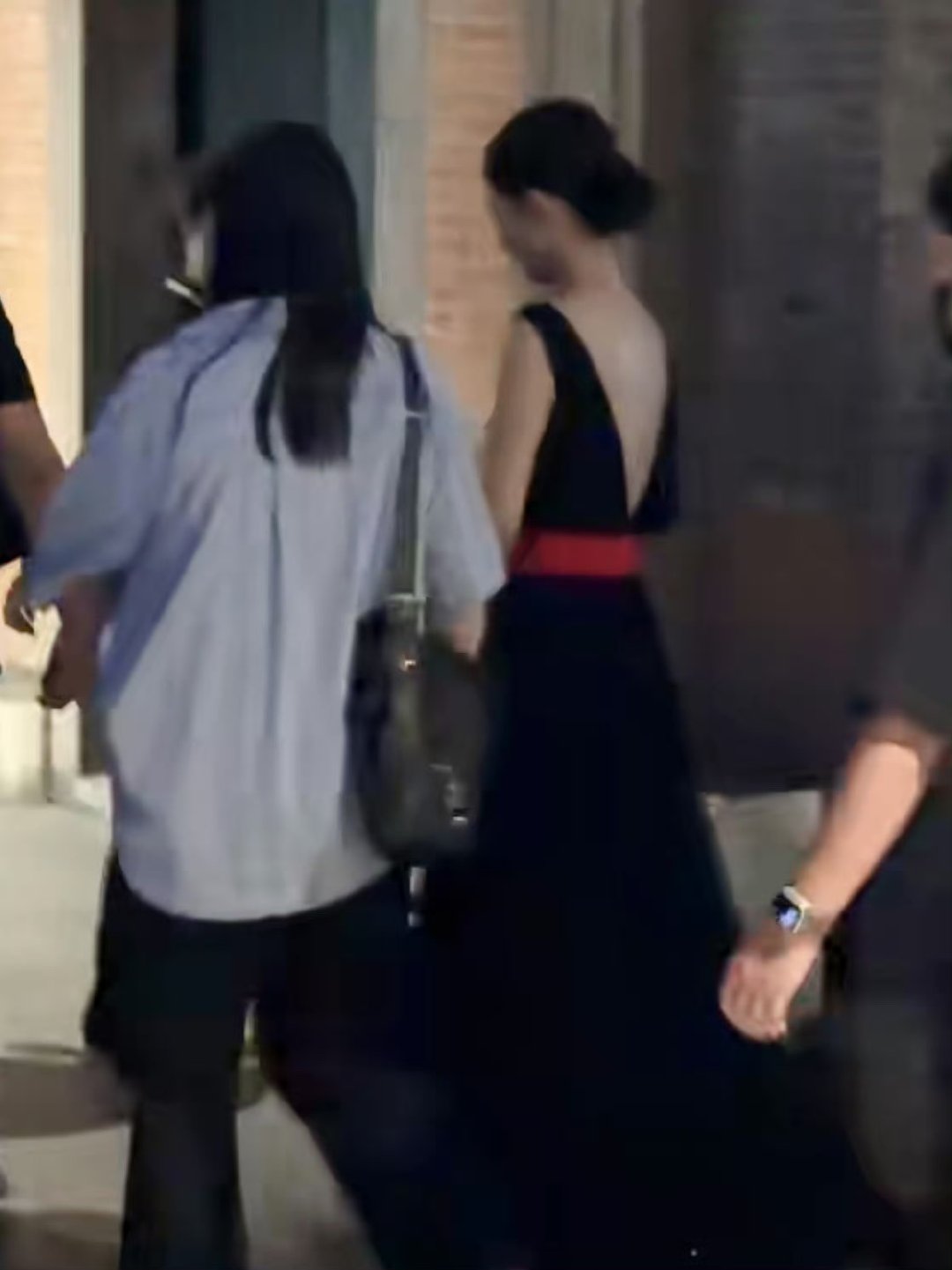 赵丽颖黑色闪钻露背裙赵丽颖出席纪梵希发布会啦赵丽颖出席纪梵希发布会 ​​​