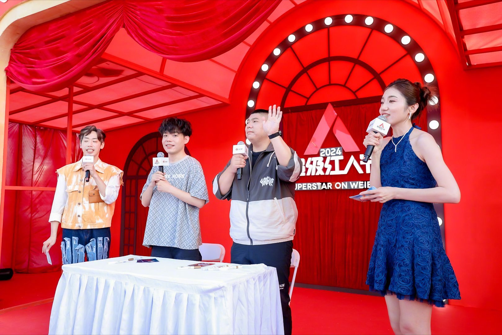 #不愧是德云社练出的嘴皮子#超级红人节德云社粉丝见面会火热进行中，自带包袱，笑料
