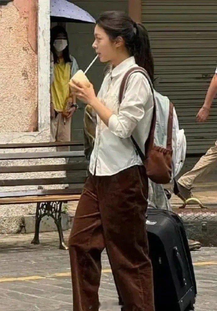 赵今麦感觉总是摆脱不了小孩姐的既视感 ​​​