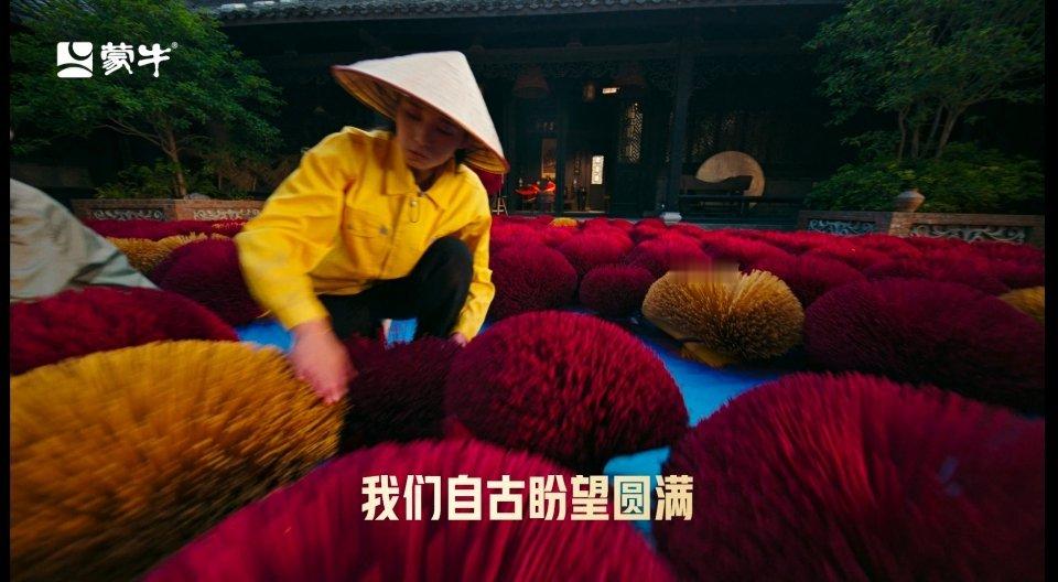 #迎接你的中秋圆满时刻# 中秋节，一个充满诗意与温情的传统佳节，承载着无数中国人