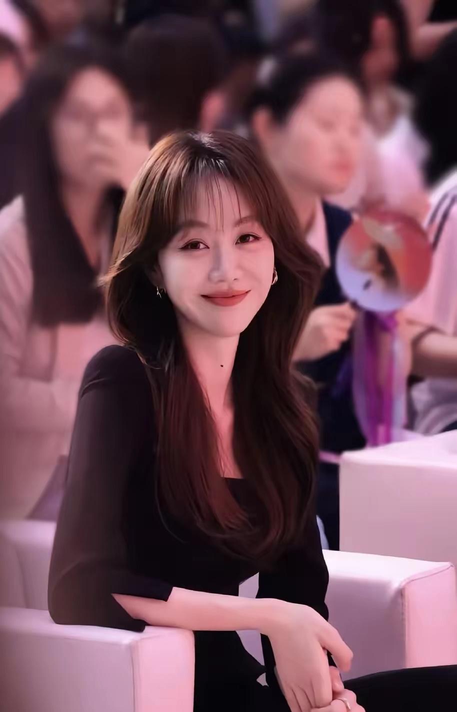 姜妍甜美的笑容