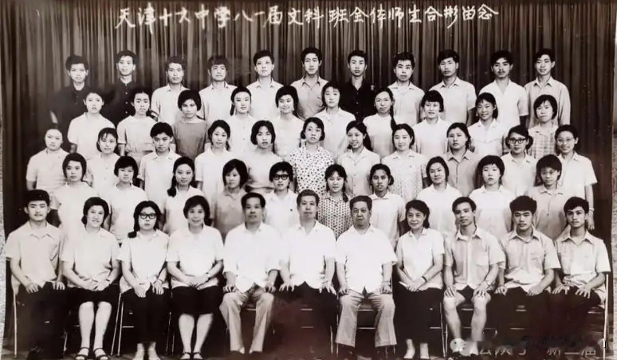 昨天在北京广播电台听到刘欢演唱的《弯弯的月亮》，吐字清楚嗓音动听，真是名副其实的