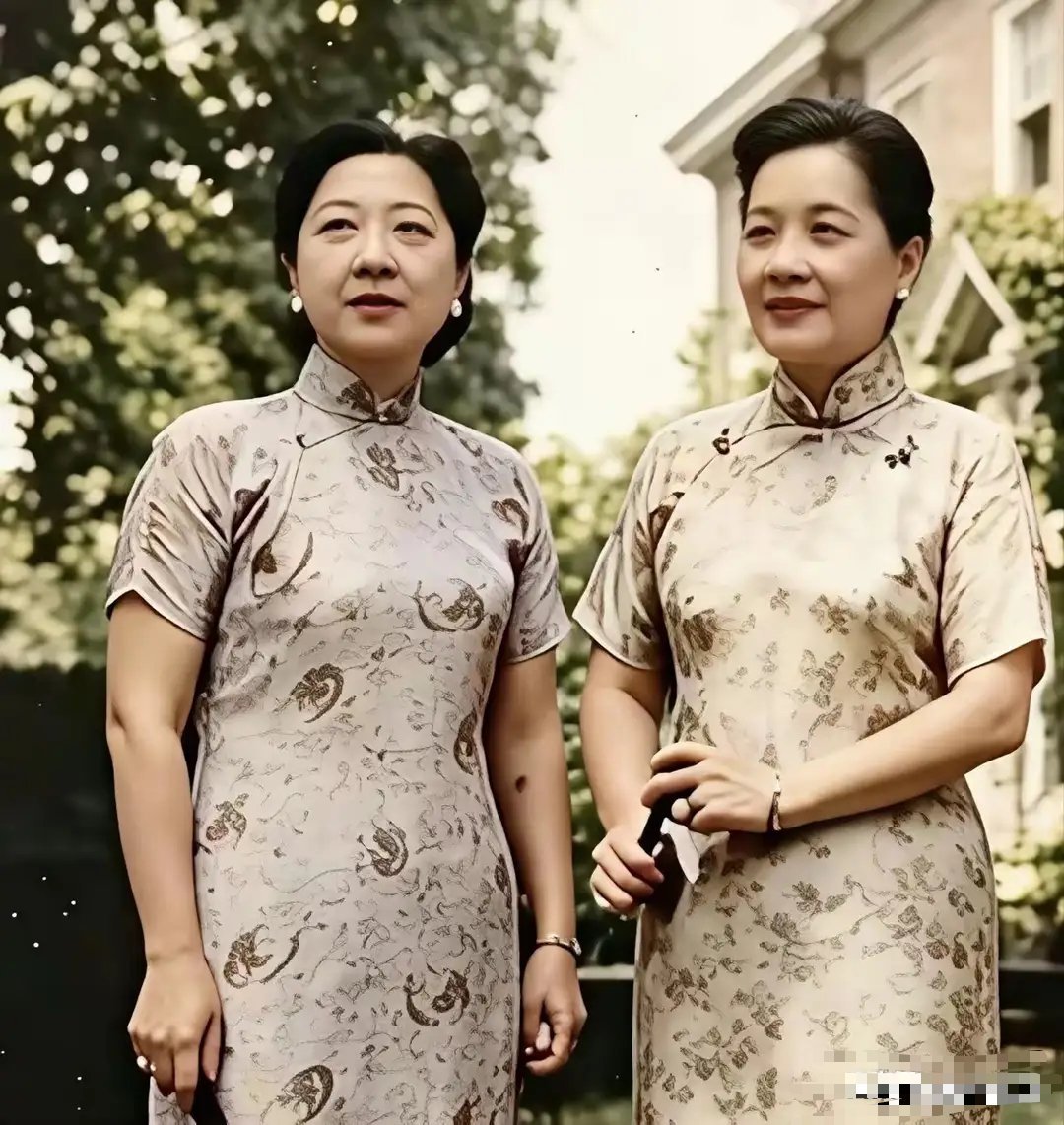 1943年宋美龄与孔令仪在美国一张合影，两人年龄相差18岁。 