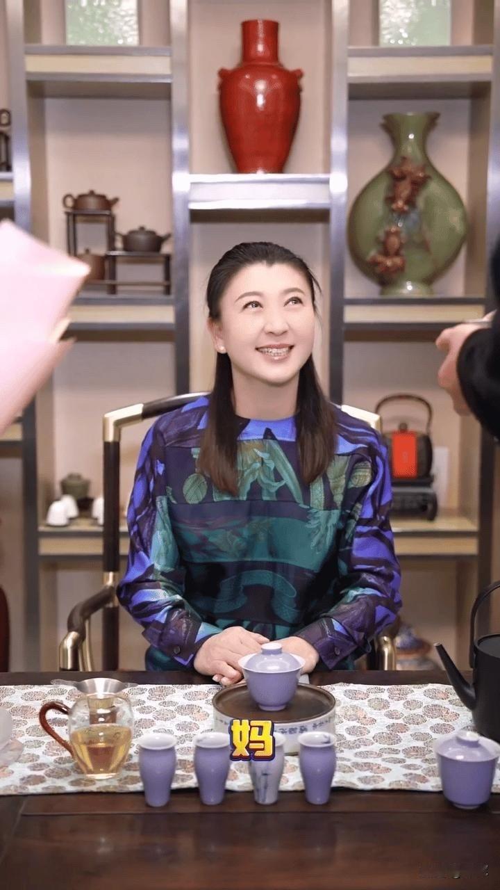 部队文艺界的军衔都这么高吗？
我还真不知道闫学晶这么高的军衔。
师级干部在地方还