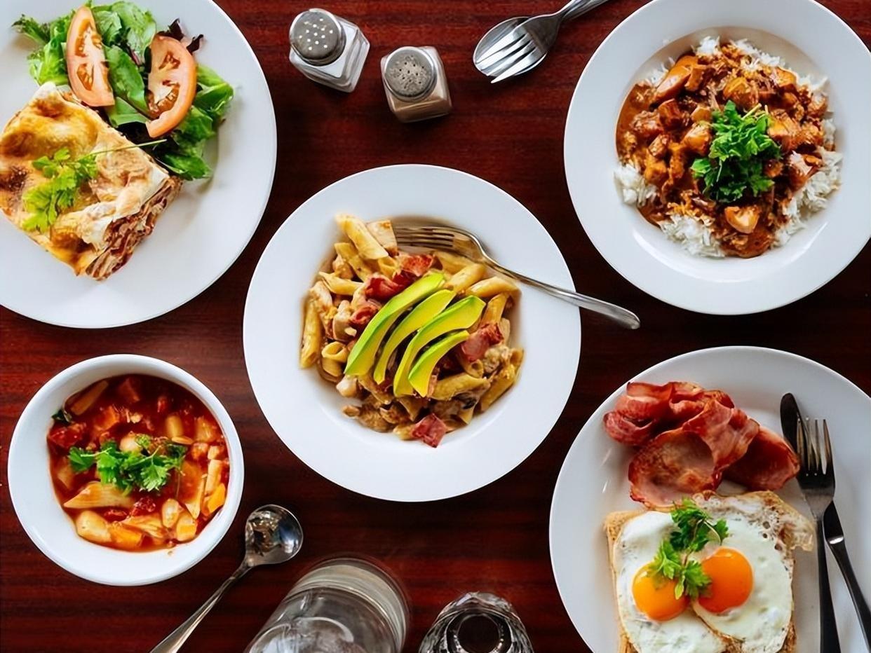 ＃现在很多人不吃晚餐了，你也是吗＃
    我认为晚餐应该少吃，而不是不吃，不吃