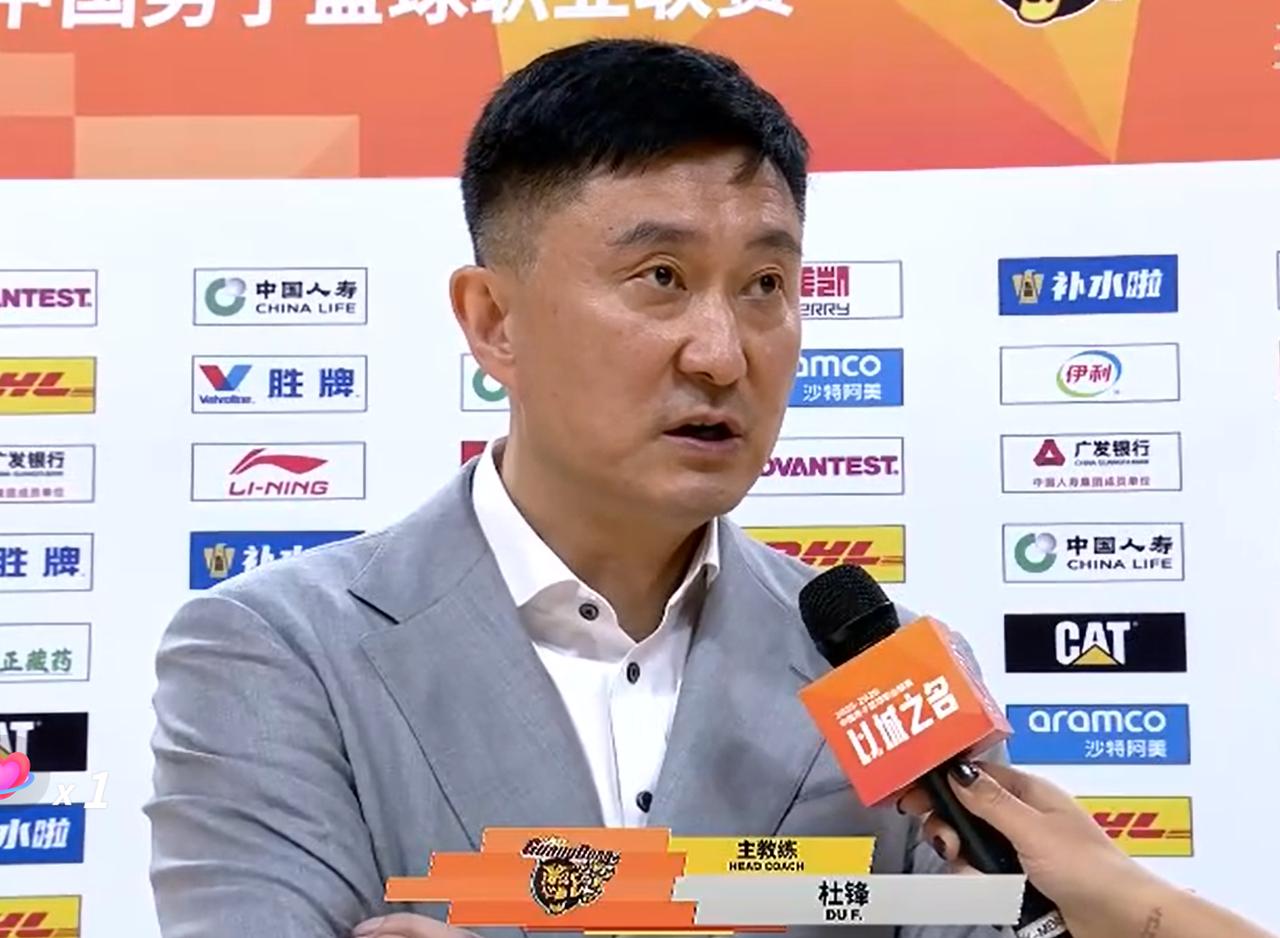 广东队2连胜，杜锋感慨万千，因3件事感到十分欣慰！
CBA常规赛第33轮，广东队