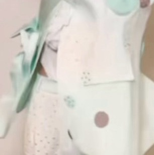 卧槽里面这个衬衫 ，咋让他穿成辣妹款了（p3是示意图不是同款） 