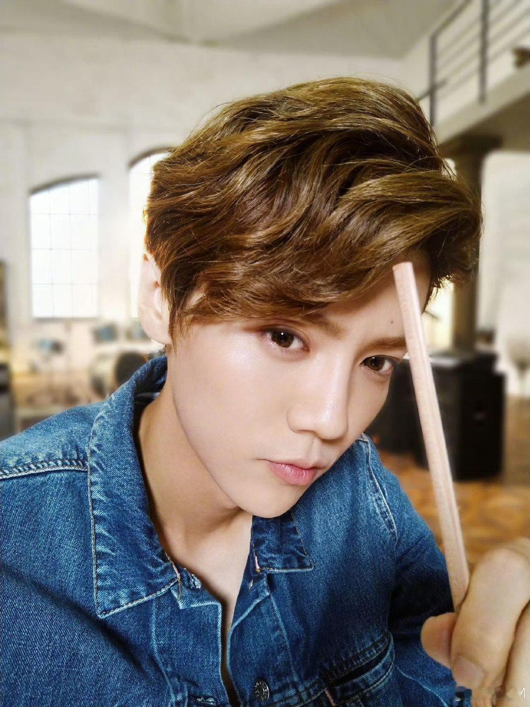 鹿晗 lh鹿晗哈哈哈哈哈 如果以后很难再相见的话，那么你们的笑容背影我会一直记着