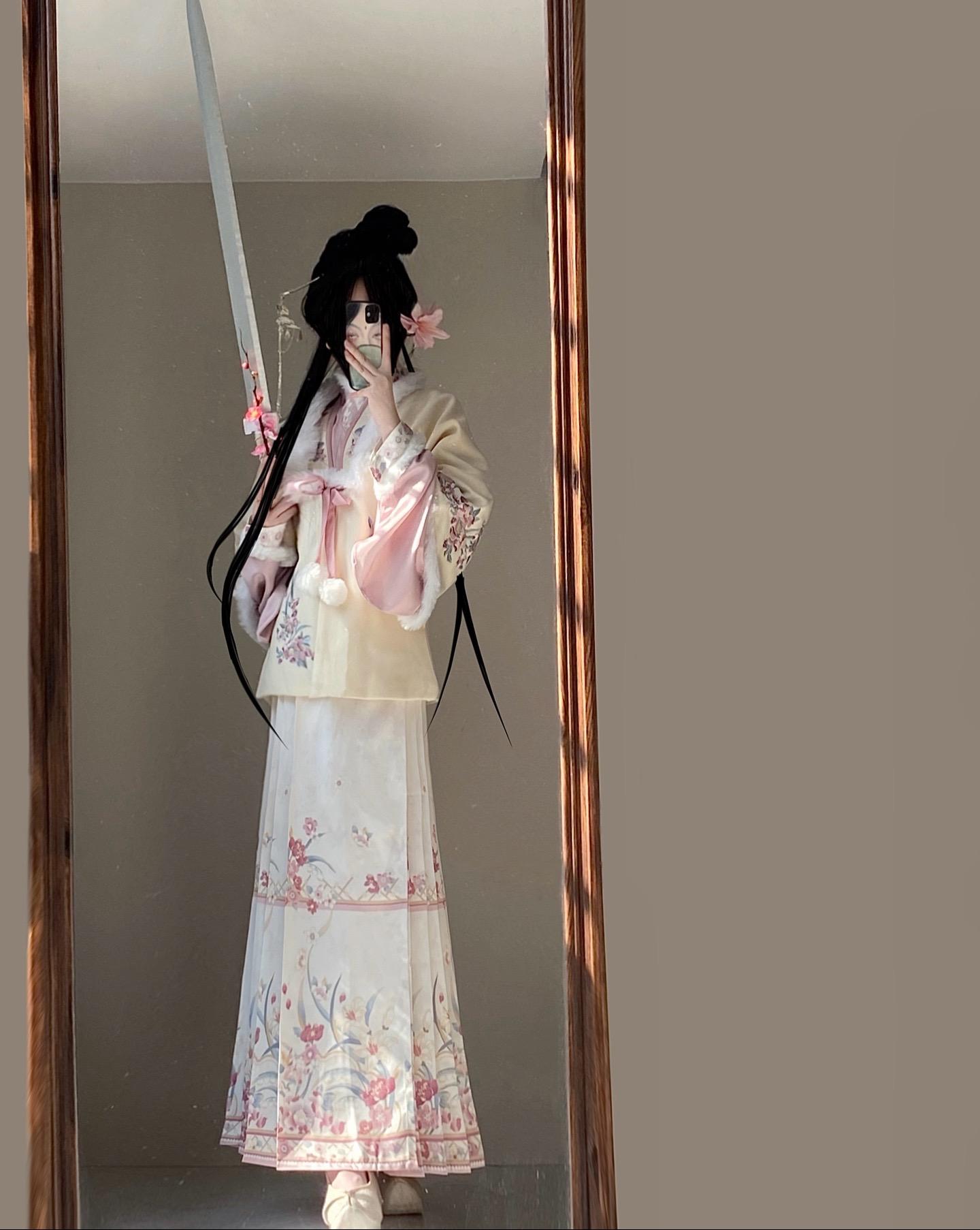 “折花为剑，花亦可成为本姑娘的武器！”