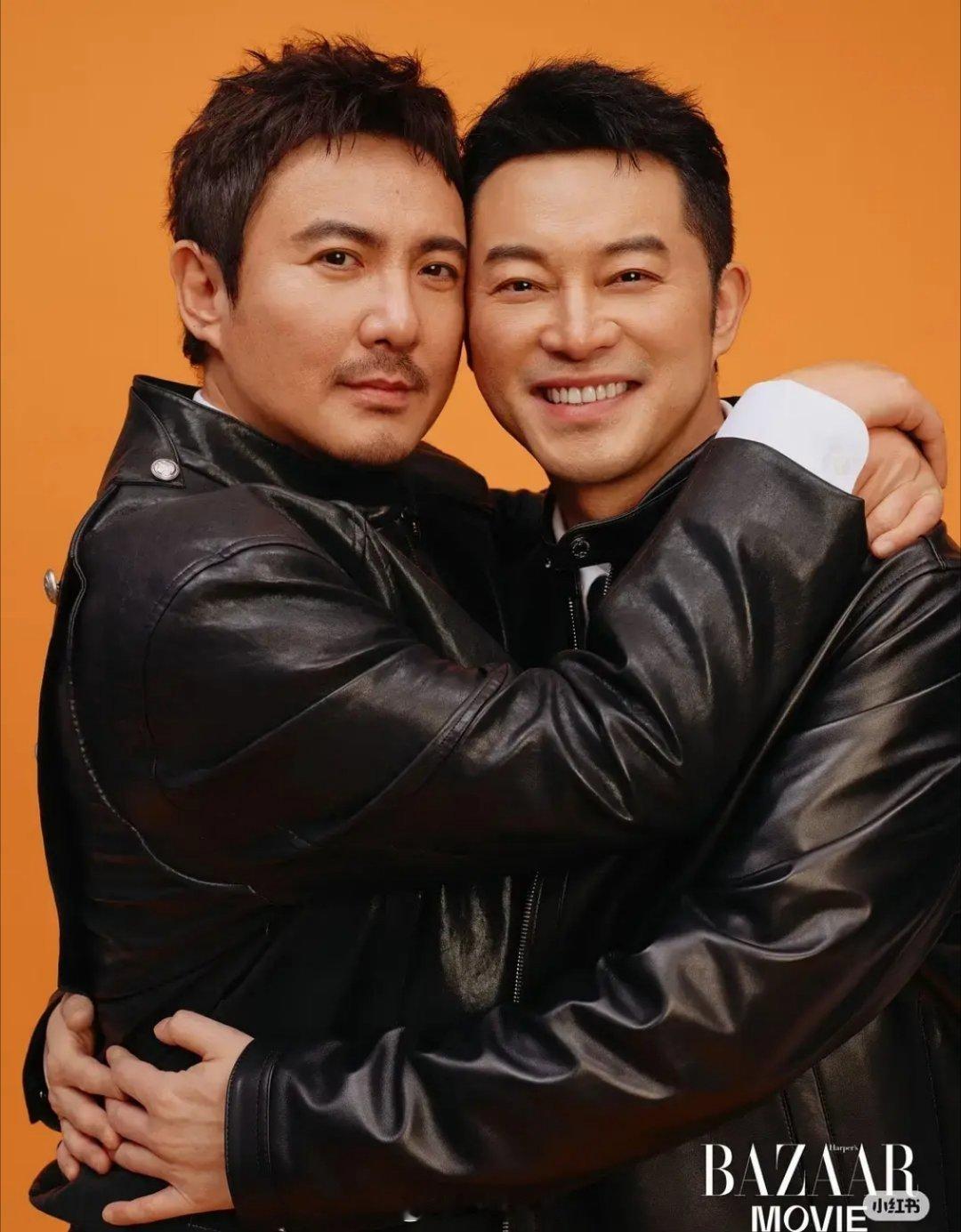 怎么想出来让沈腾和沙溢脸贴脸拍照的。。。诡异的像ai 