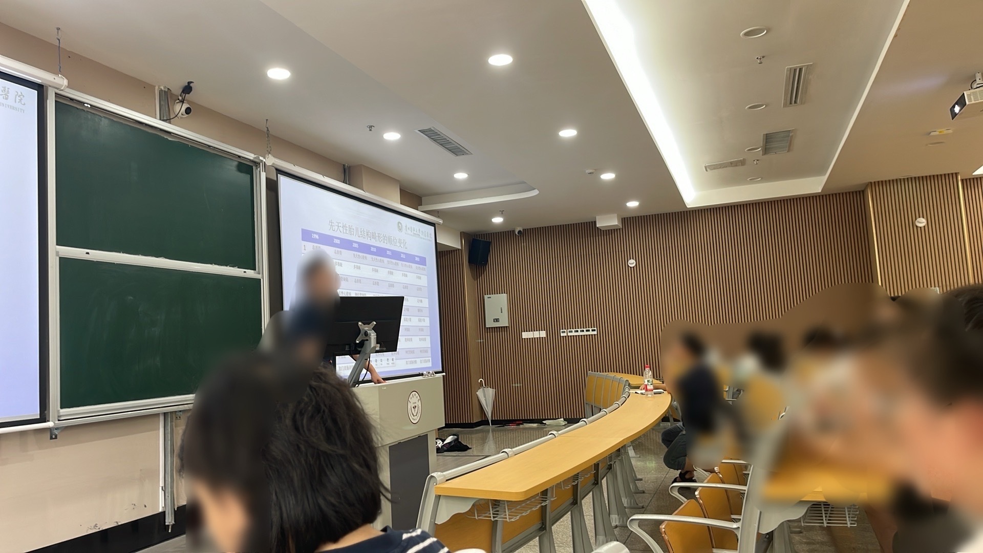 也是梦回大学了老师怎么翻每一页 PPT 都是这个要考的要记的 