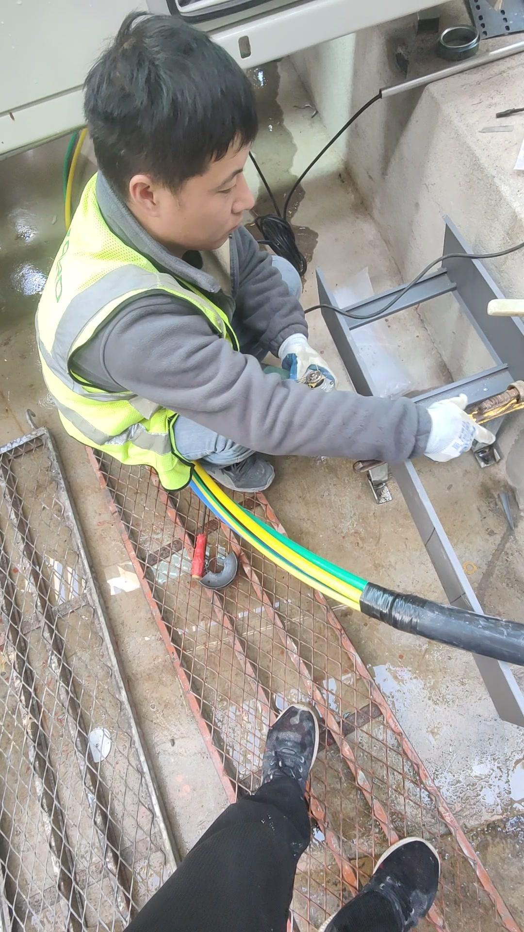 角磨机卡片了怎么拆？🔧角磨机爆片卡死别硬撬！老电工教你一招，轻松搞定不费力。先