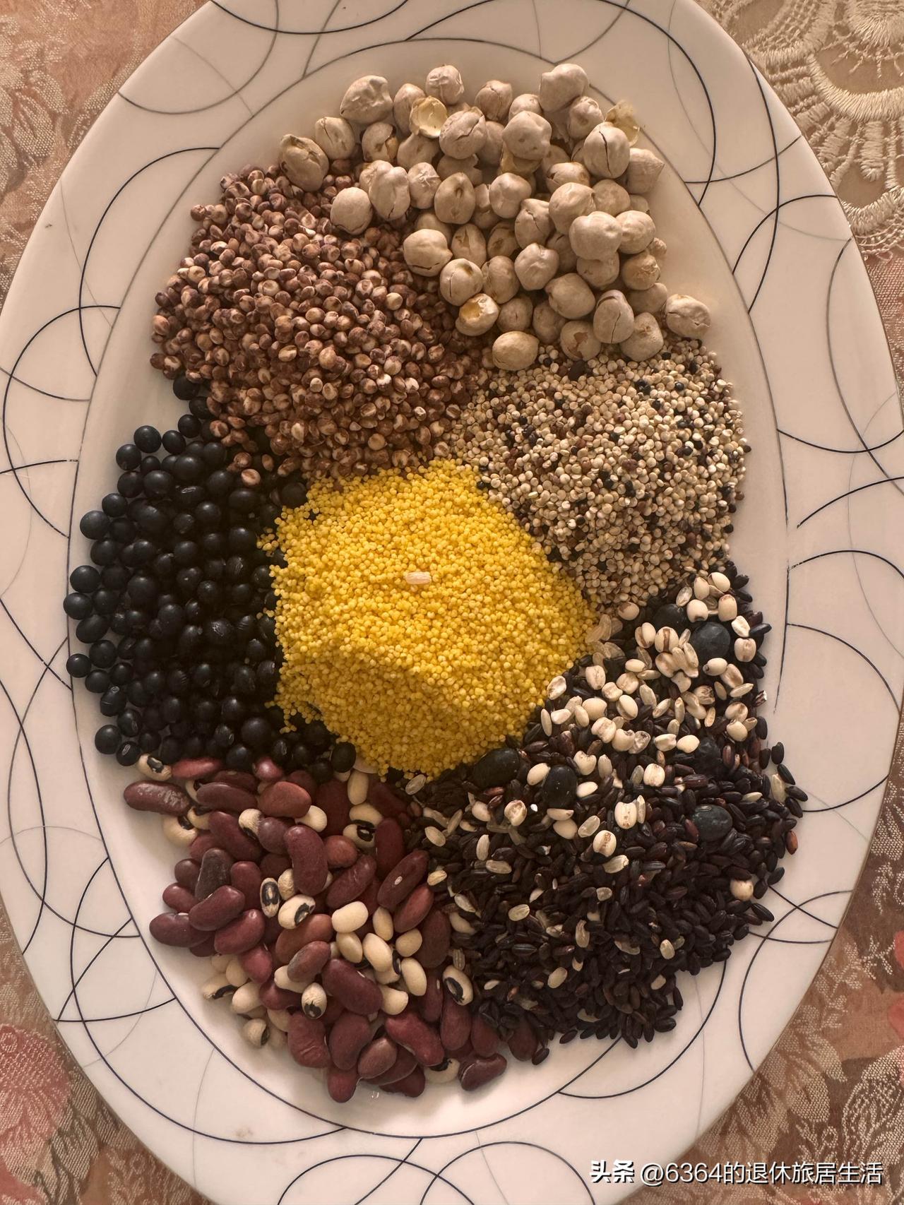 我喜欢喝粥，特别是杂粮粥，放些黑米黑豆，营养健康，口感也还不错，可有一种号称除湿