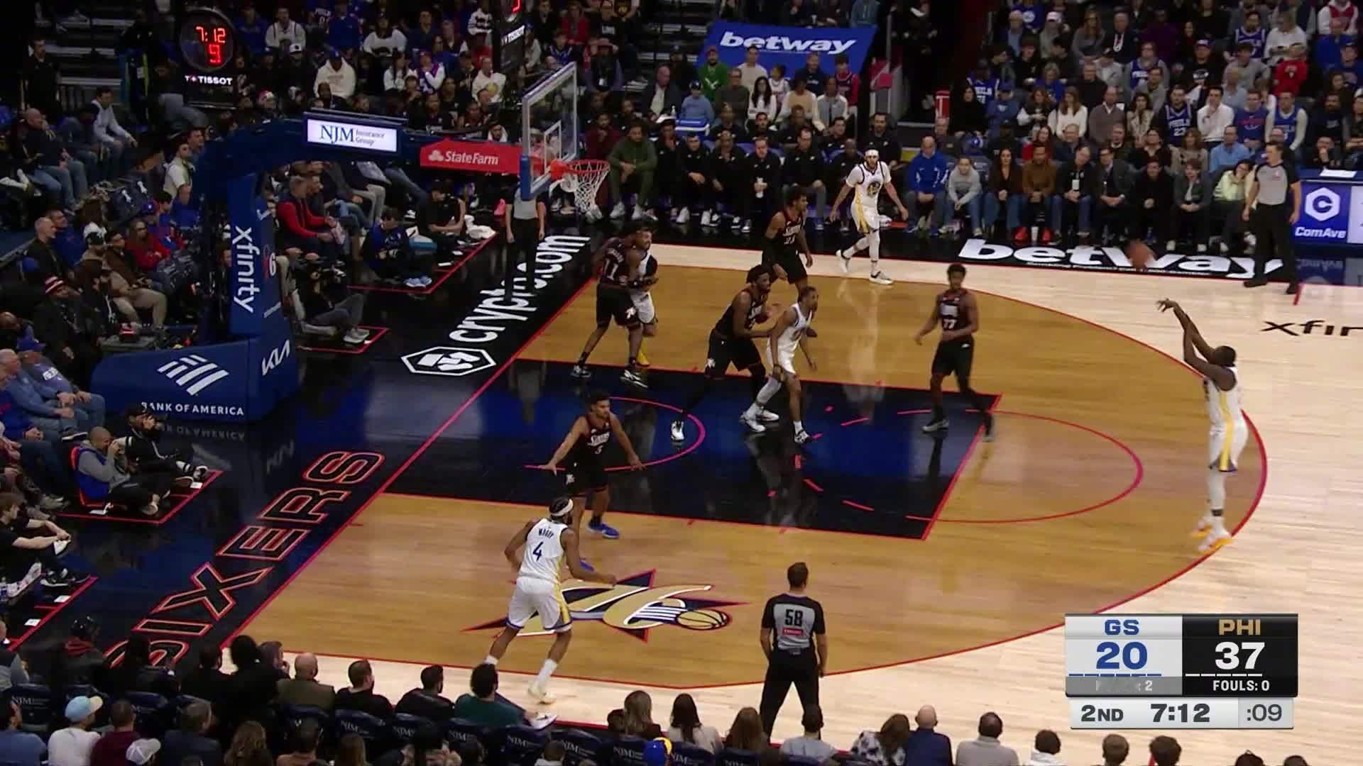 格林侧翼三分！！！勇士23:39费城76人。勇士vs76人