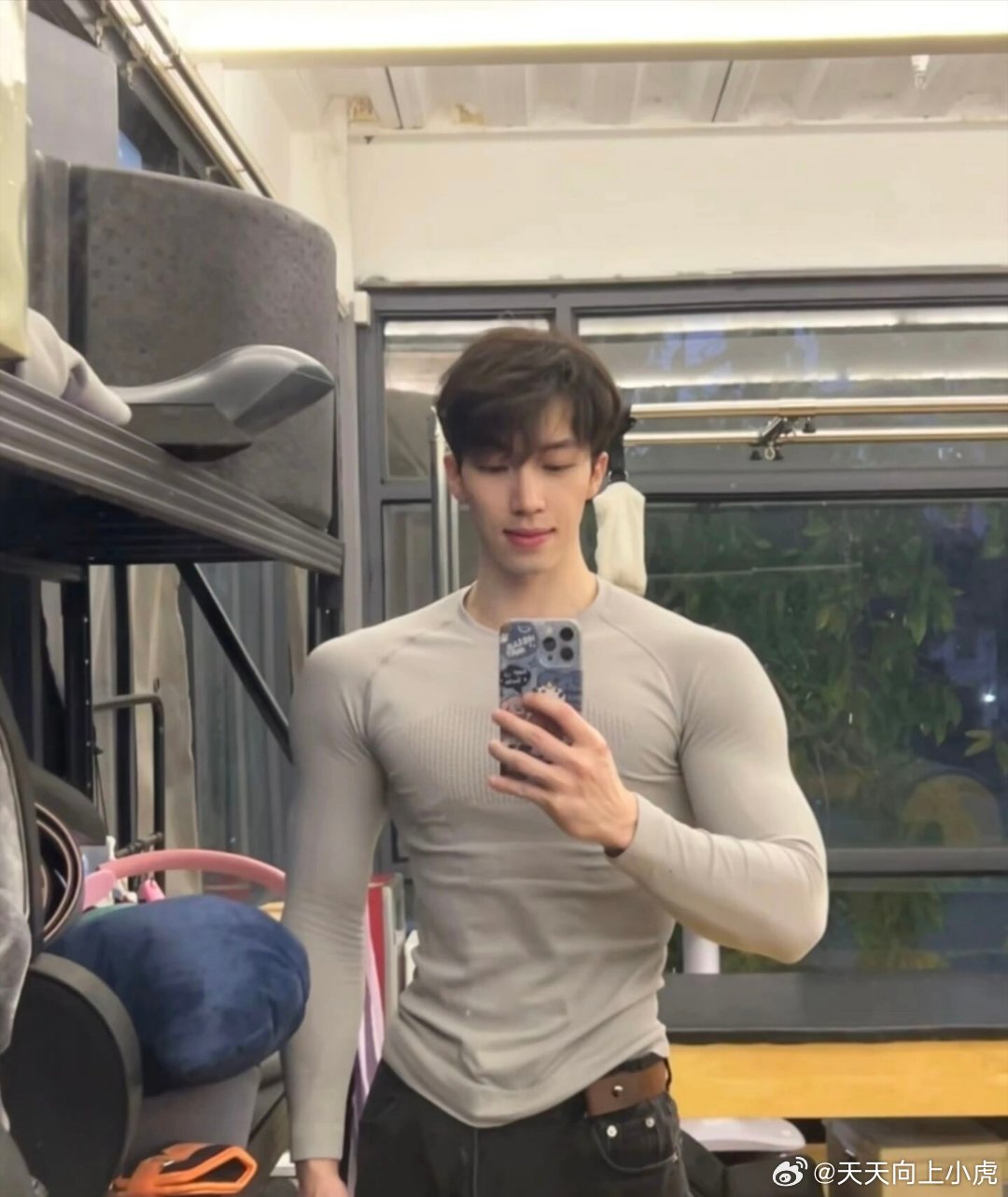 自己烧水喝比买桶装水更健康吗喝开水，凉白开对身体还是有帮助的。其他的还是有疑点。