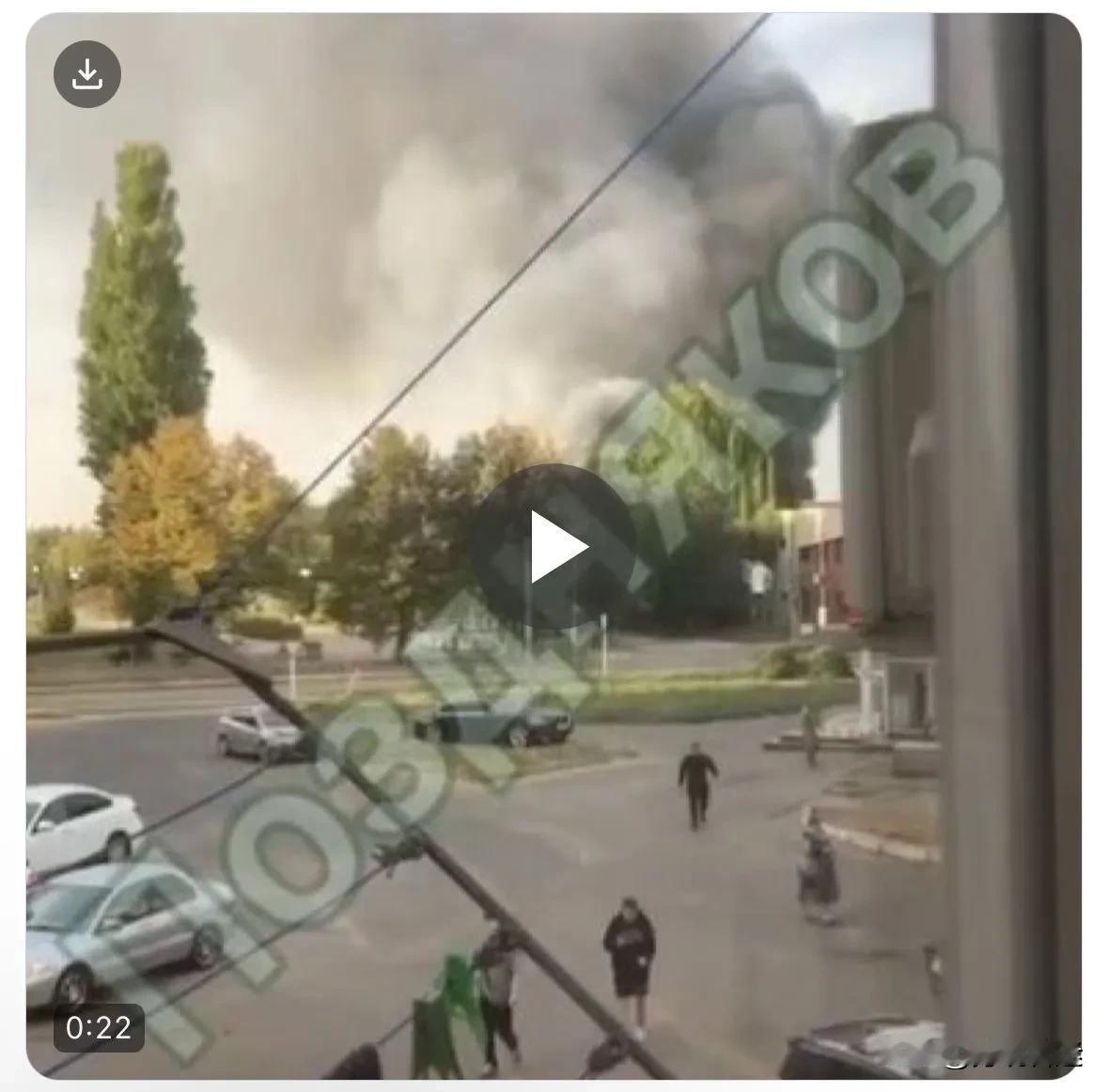 【疯了？！】#乌克兰冲突探讨# 
刚刚，乌克兰军队向俄罗斯的库尔斯克核电站发射了