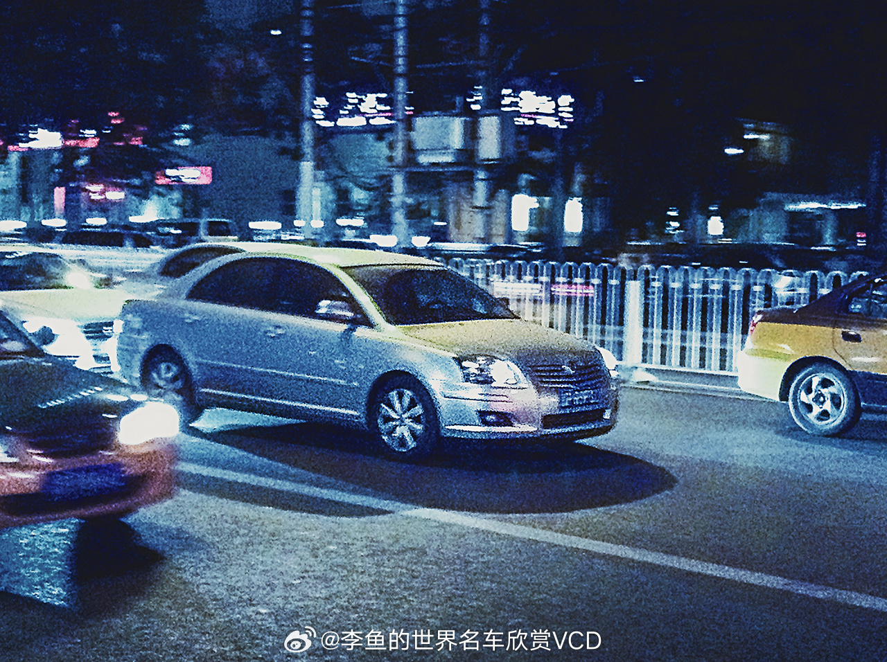 多年前手机渣画质拍的丰田Avensis二代车型后期款，英国生产的，左右舵版本都有