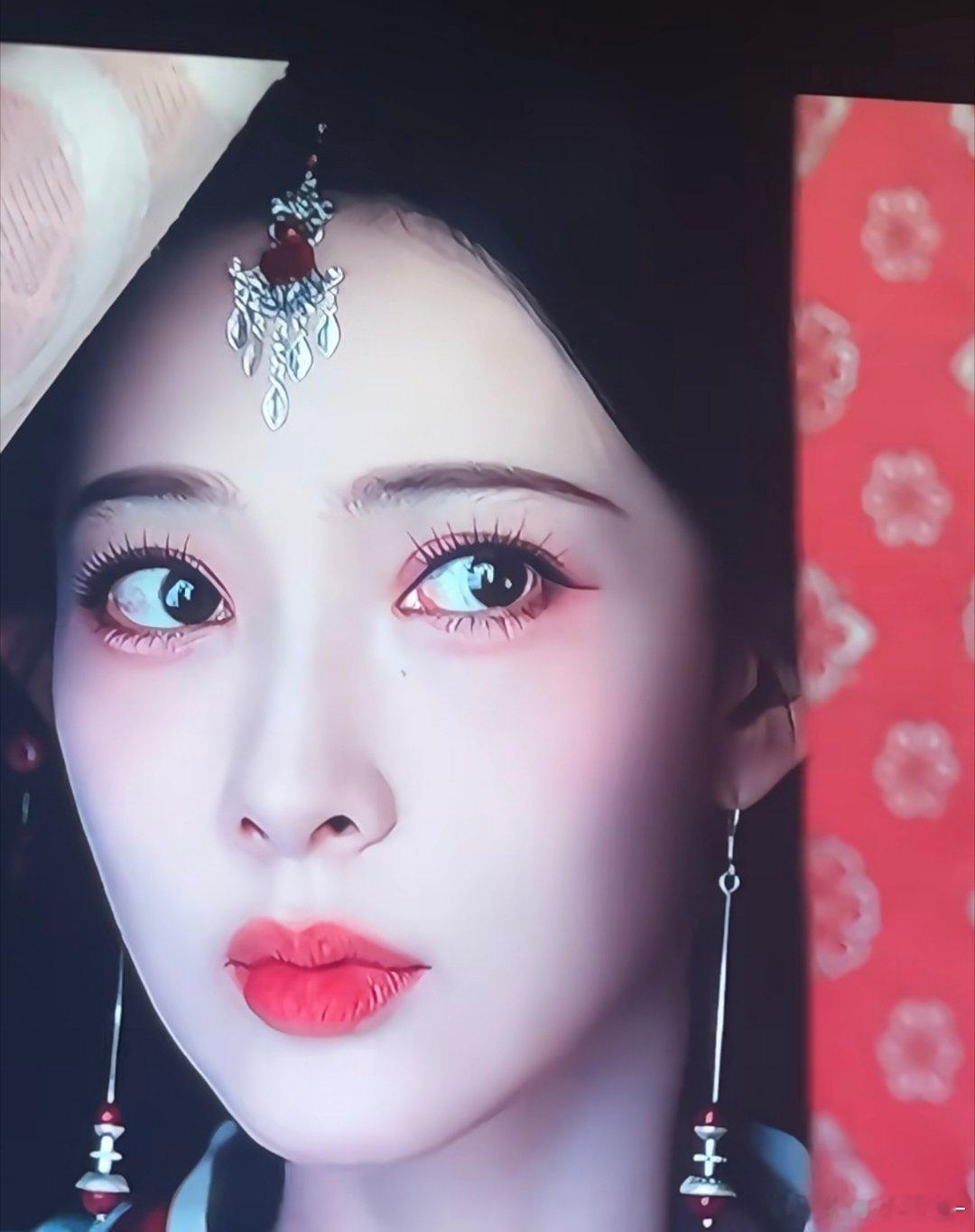 孟子义请开除这个化妆师，这个这个苍蝇腿睫毛