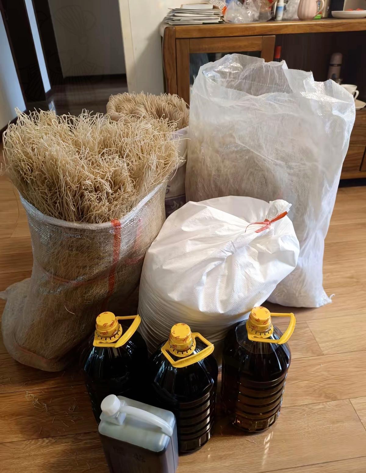 这年头，这样的实在亲戚真的太难得！
 
        谁懂啊表弟登门串门，直接