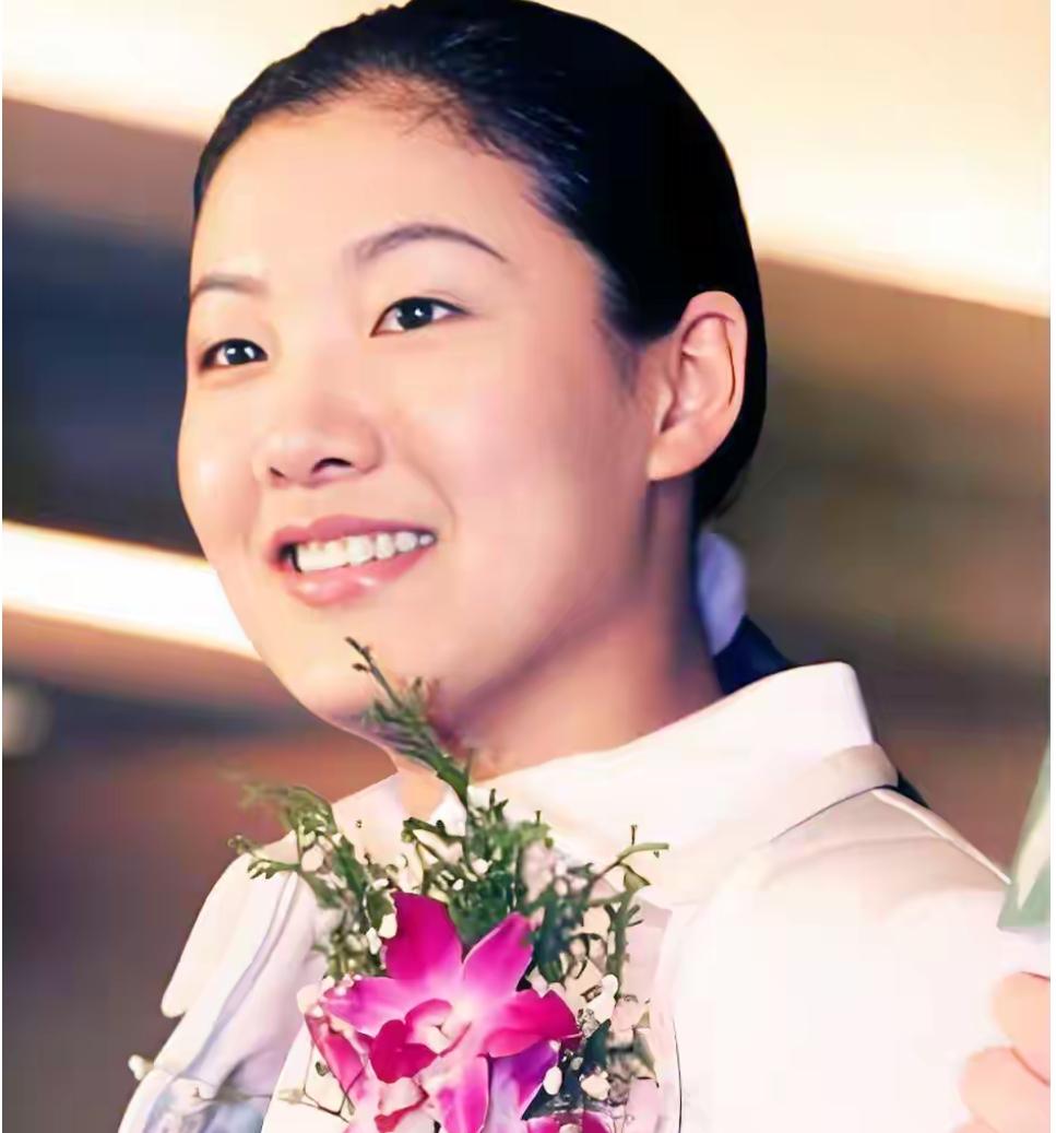 伏明霞结婚24年，为何丈夫梁锦松只陪她回一次武汉娘家？
娱乐