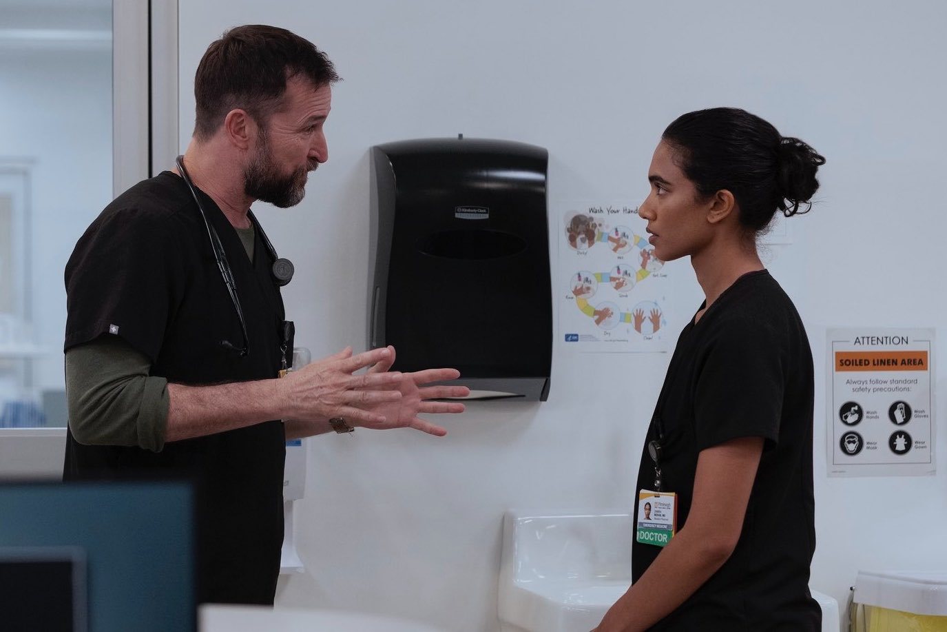 匹兹堡医护前线诺亚·怀尔谈及萨米拉·莫汉医生在《匹兹堡医护前线》第二季结束后离开