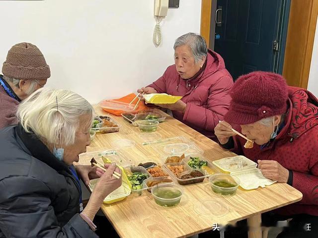 入冬三分虚！多吃这几样，补充精气好过冬
 
1、白菜
白菜味甘、性平，归脾、胃、