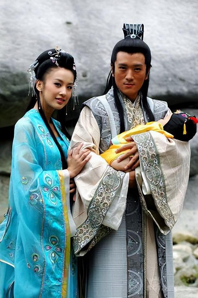 小时候非常喜欢看黄圣依的七仙女（剧名天仙配），那会还是一个特别小的小学鸡，就已经