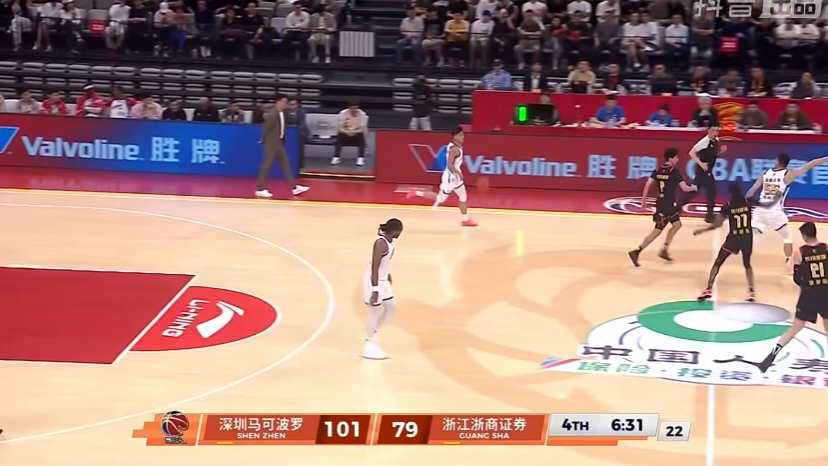 广厦都被打成这样了，得分还是能80+啊。这血条也太厚了~~深圳男篮vs广厦男篮