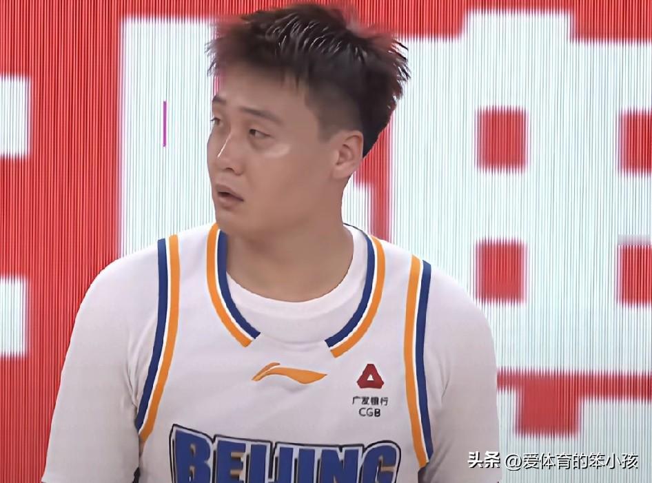 今晚的CBA联赛季后赛半决赛的第二轮比拼当中，北京北汽面对主场作战的上海久事，显