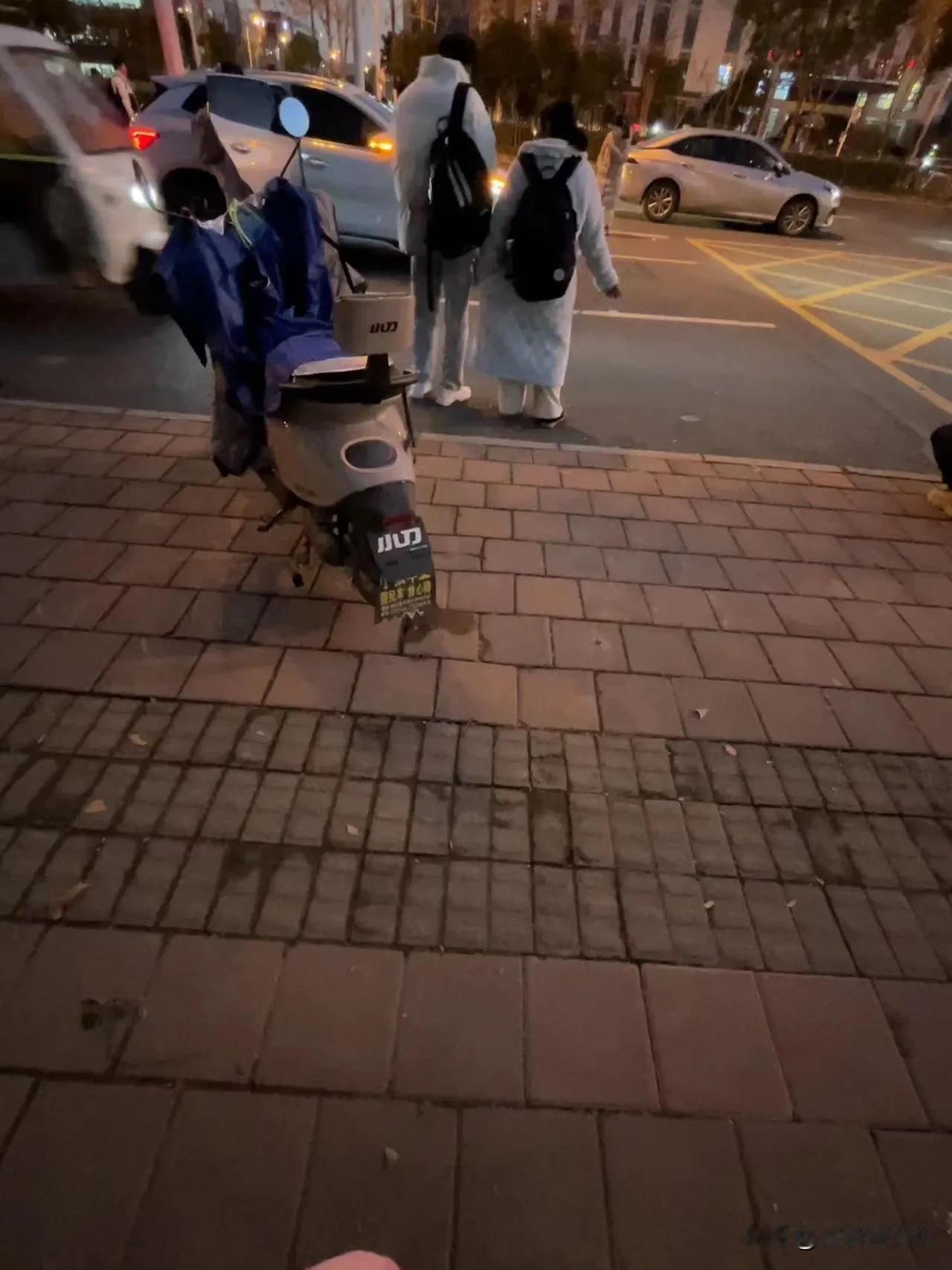 合肥七中附近竟然连个餐馆都没有？我女儿这两天在合肥七中考研，昨天她说学校附近连个