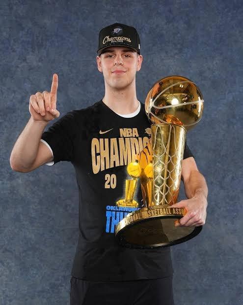 雷霆官方宣布，亚历山大、杰伦-威廉姆斯、哈腾、阿杰伊-米切尔等均缺席今日对阵雄鹿