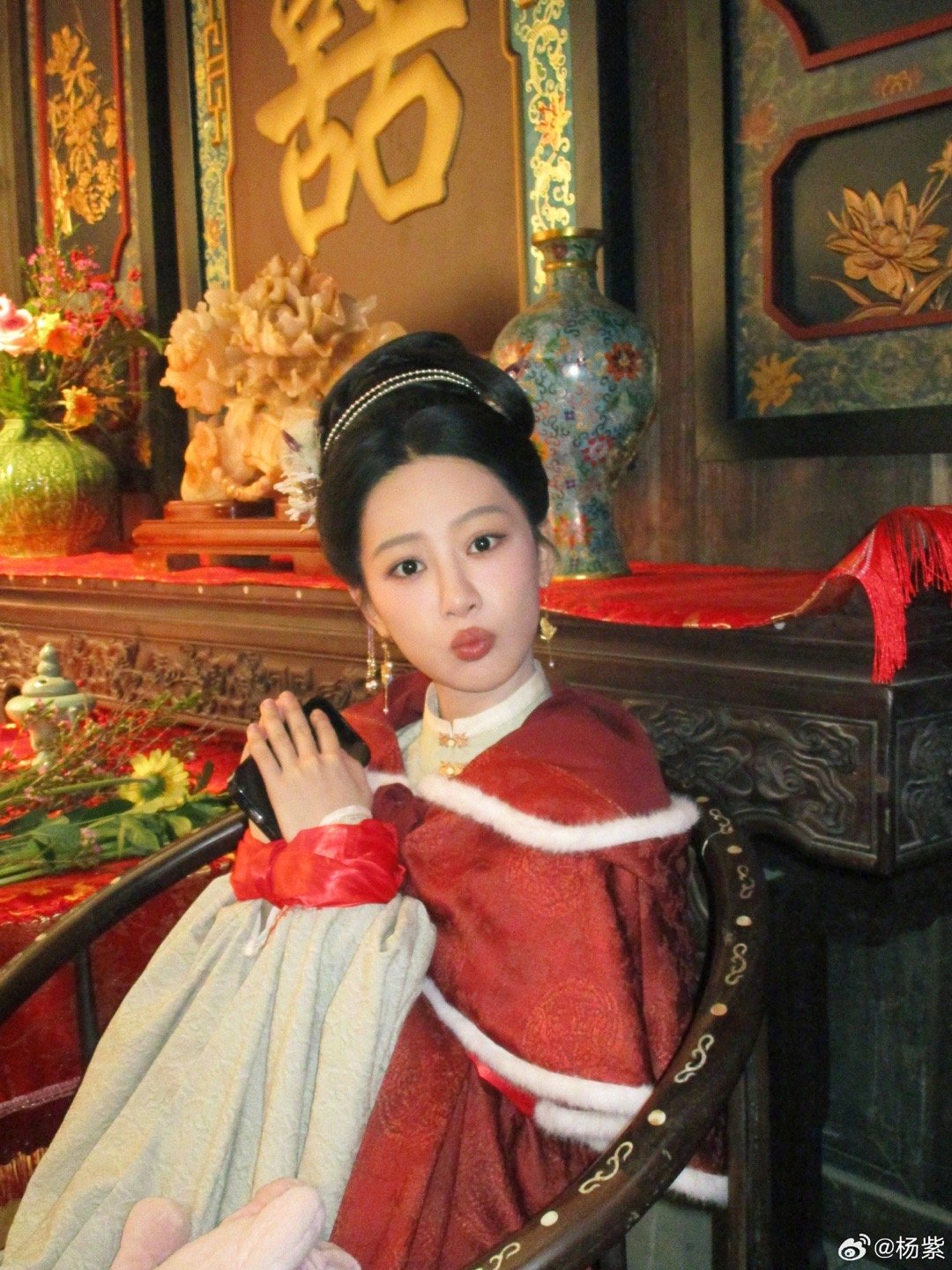 杨紫家业 杨紫李祯 一生只唱一支歌，褪尽铅华静静地等你来和。 杨紫🔸杨紫家业?