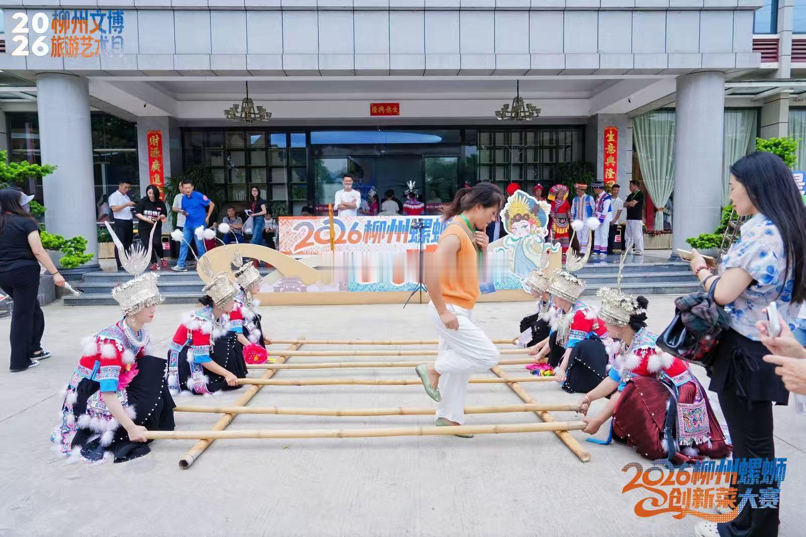 寻味非遗美食游柳州除了品尝创新螺蛳菜，游客还能参观螺蛳粉产业园，了解非遗制作全过